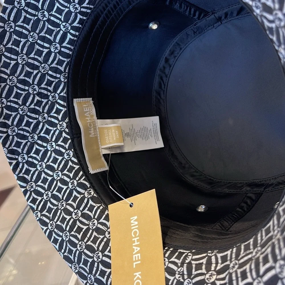 Michael Kors Women’s MK Logo Jacquard Bucket Hat
Black 
NWT - Picture 8 of 16
